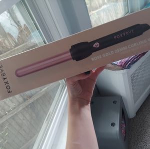 New in Box FoxyBae 25mm Curling Wand